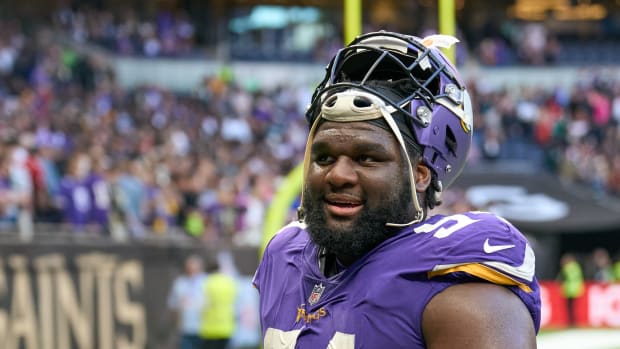 Minnesota Vikings defensive tackle Dalvin Tomlinson (94) during the NFL International Series game at Tottenham Hotspur Stadium.